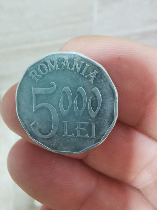 Vand monedă 5000 lei