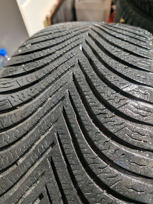 225/55 R17 M+S  2 buc ,ambele 200 lei