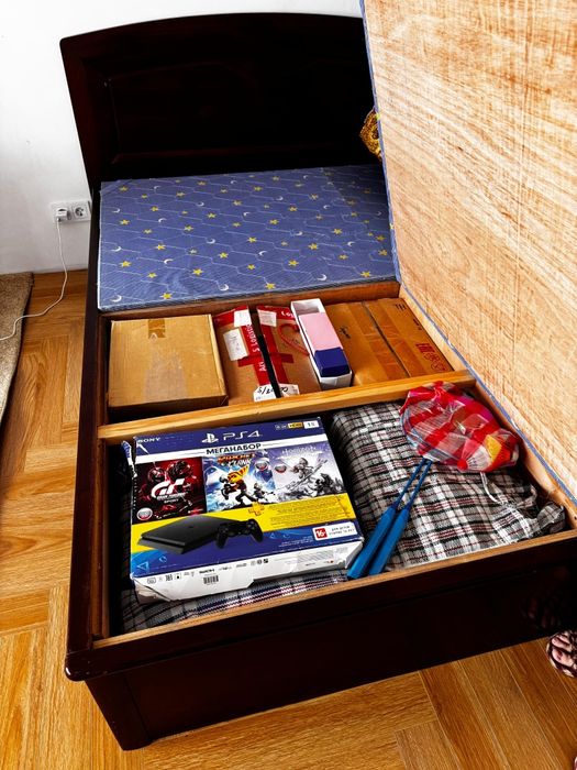 Продам кровать шкаф