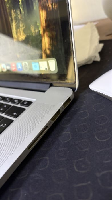 Macbook pro 15 2015 , i7/16/256