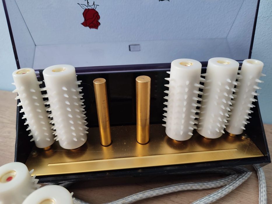 Vând bigudiuri electrice.