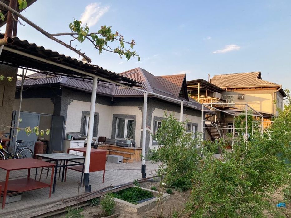 Дом на земле,двухэтажный большой. uy sotiladi.Уй сотилади