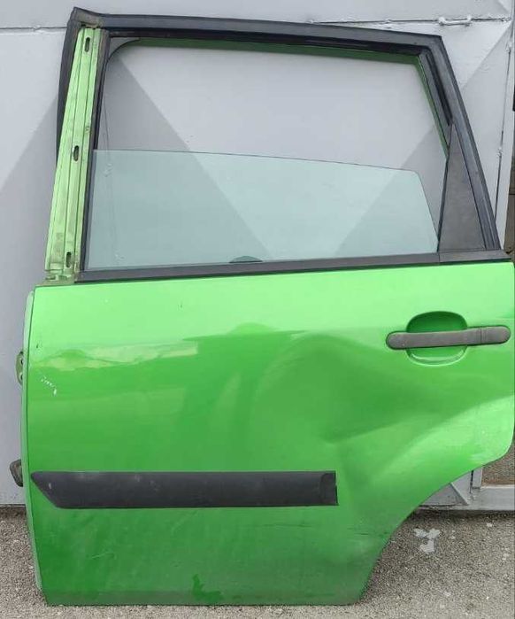 Продавам задна лява врата за Ford Fiesta 2007