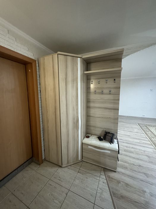 Продам в прихожку мебель б/у