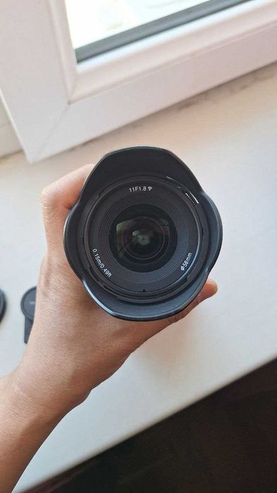 Сверхширокоугольный   светосильный объектив для sony aps-c 11mm f 1.8