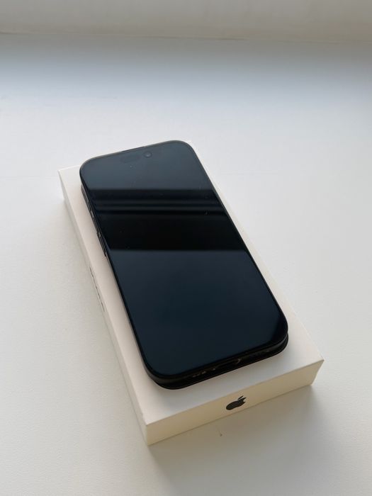 Продам айфон 16 черный