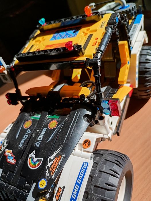 Machete construite din piese lego