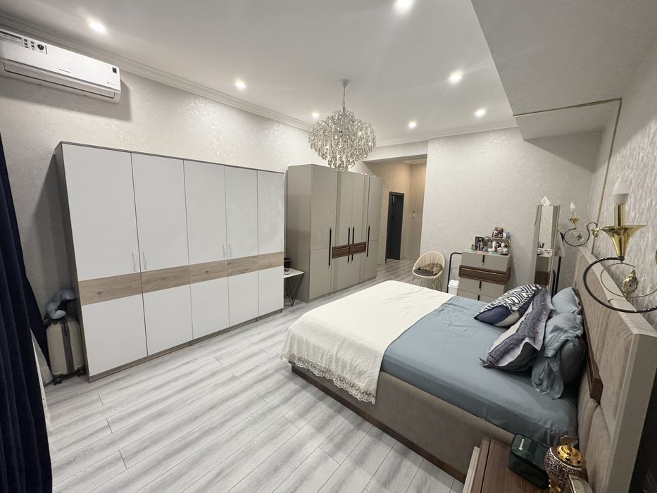 Продается 5 комнатная квартира.Мирзо Улугбекский район.Ц Луначарского