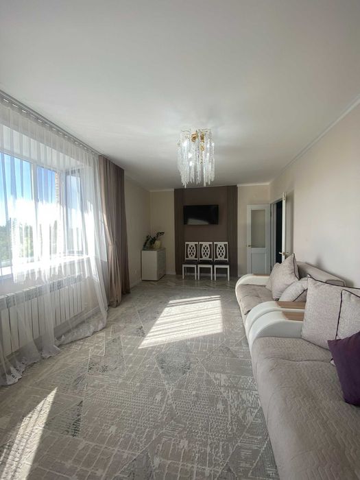 продам 2 комн квартиру в центре район 5 школы