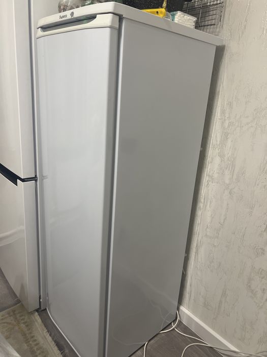 Срочно продается морозильник шкаф.