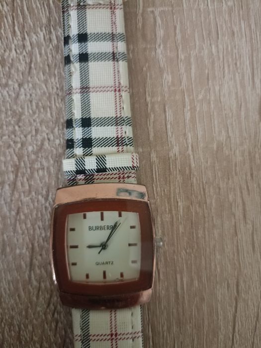 Vând ceas damă, produs nou, produs de calitate.