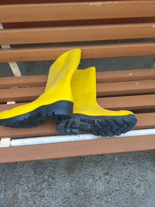 Продам резиновые сопоги