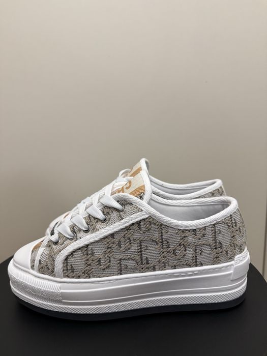 Намалени! Последни бройки! Дизайнерски дамски кецове