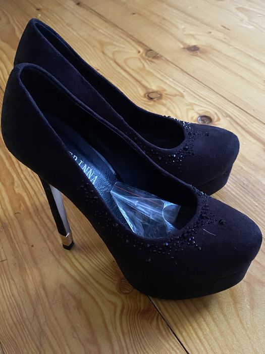 Pantofi negri  cu toc eleganti