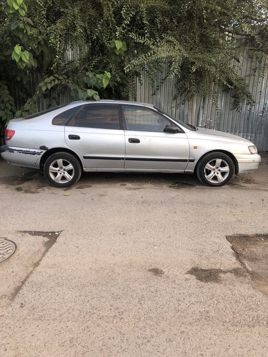 Продам автомобиль тойота карина