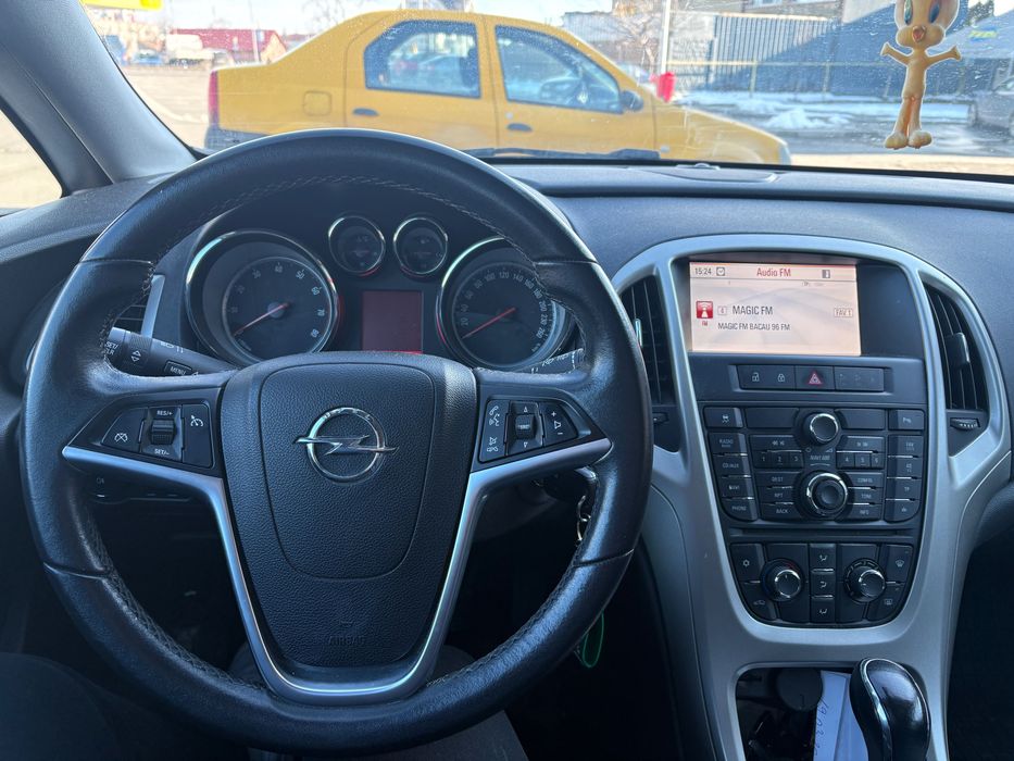 Vând Opel Astra 2012 automat