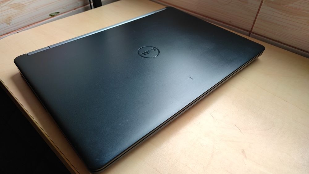 Laptop Dell 5470==i5-6440HQ==256GB SSD==8GB DDR4==Video DEDICAT R7 2GB