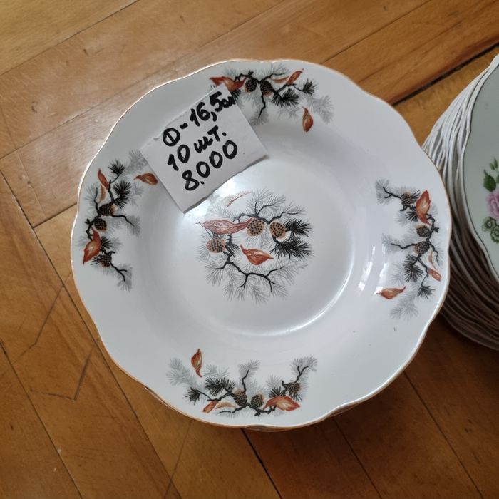 В 3 мик.Продаются тарелки,пиалки