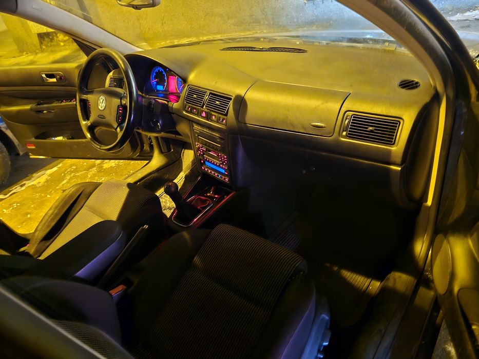 VW Golf 4 1.6 FSI cutie 6 trepte
An 2002 
Acte la zi/fiscal 
Cutie man