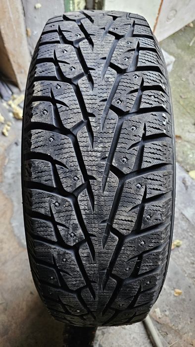 Шины 225/70/16 зимние шипованые