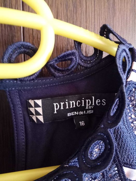 официален топ с тъмно синя дантела