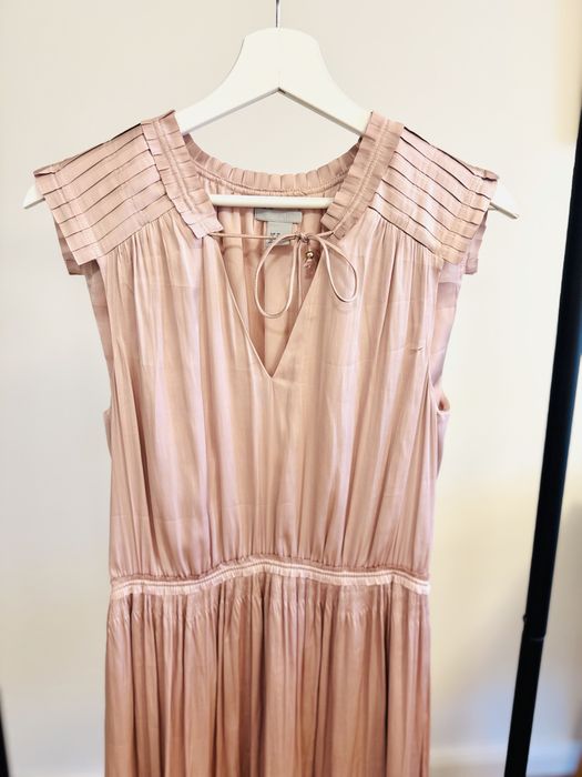 H&M рокля в цвят пудра