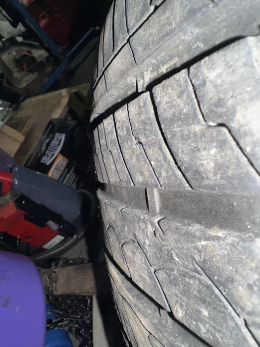 Два броя 275/40/20
