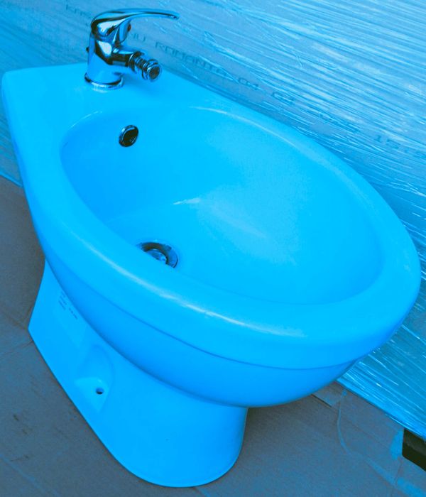 Bideu ceramic nou alb cu baterie și scurgere incluse, obiect sanitar baie, bideu baie modern, calitate premium, 0740616525