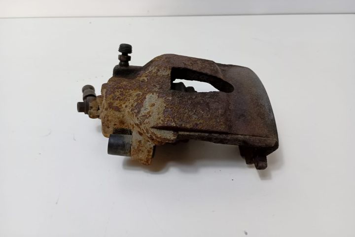 Etrier  stanga fata Skoda Octavia prima generatie seria