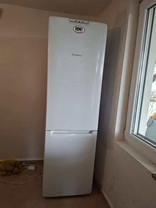 Хладилник Аriston на части!
