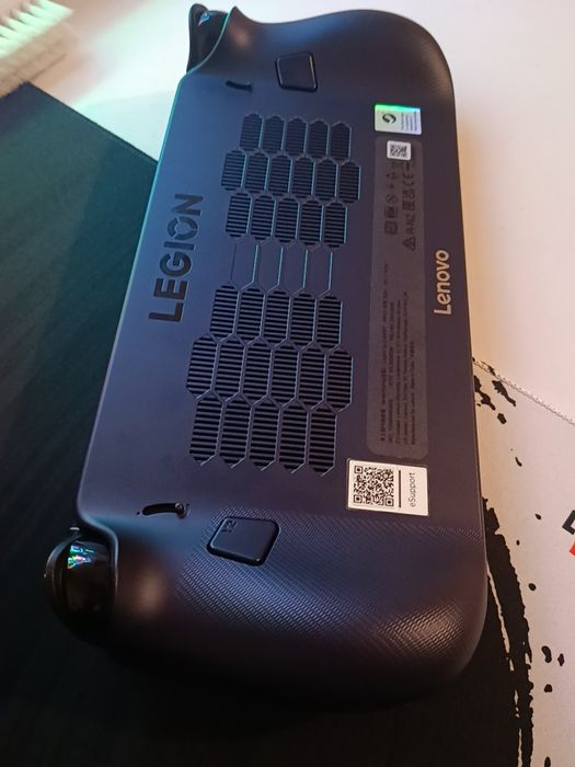 Consolă Lenovo legion go s cu SteamOs