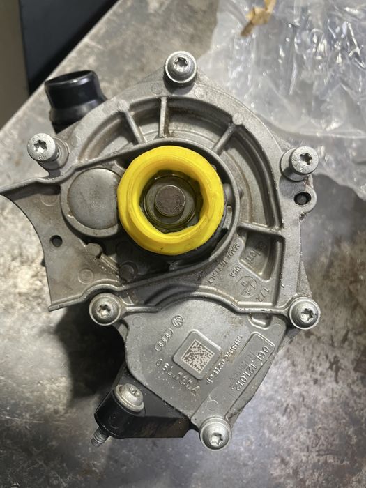 Насос VAG 06L121600D