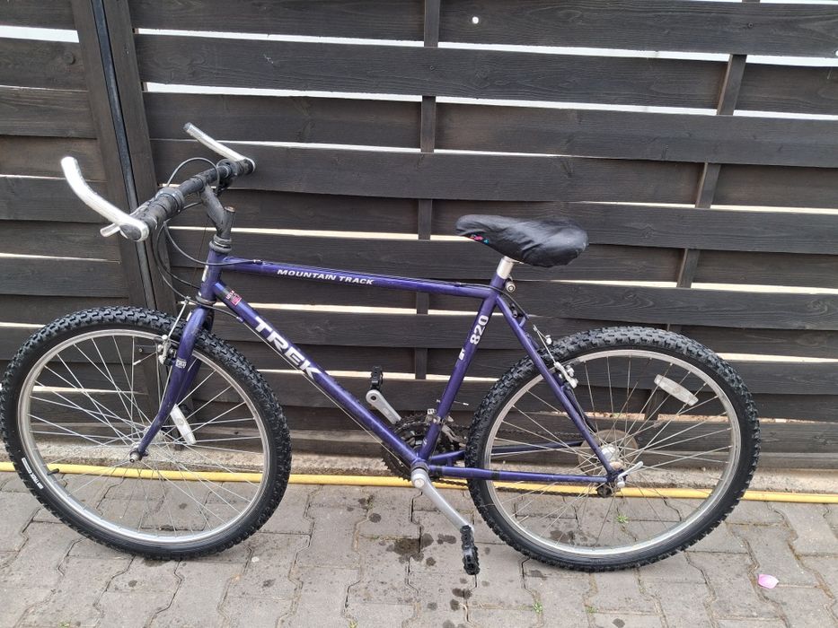 Vând bicicleta Trek 820