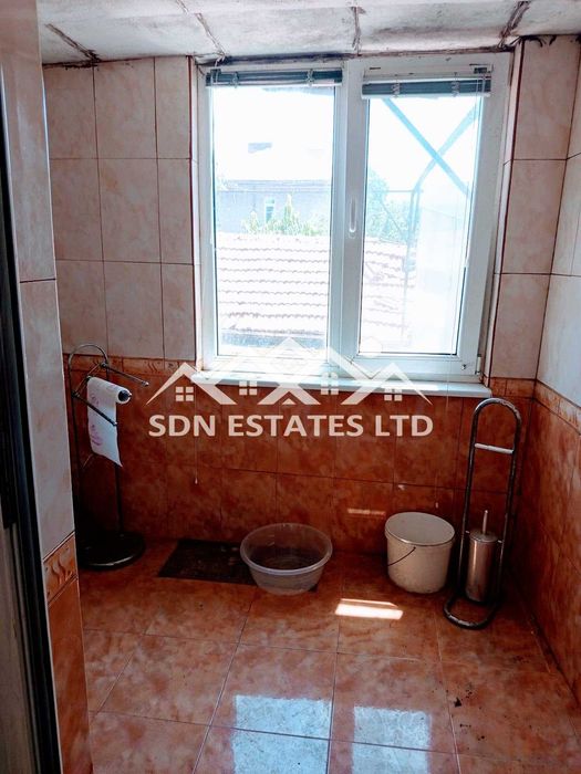 Продава прекрасна къща в района на магазин Си Би Ес