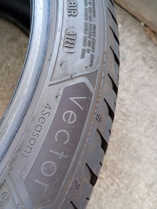 Всесезонни 4бр.245/40/19 Goodyear Vector 4S dot3721