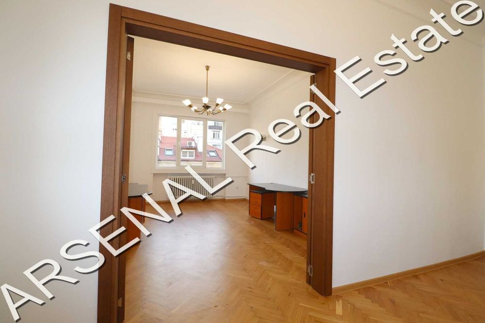 Дава се под наем Офис в София, Център - 135 кв.м за 1000 € - Снимка #2