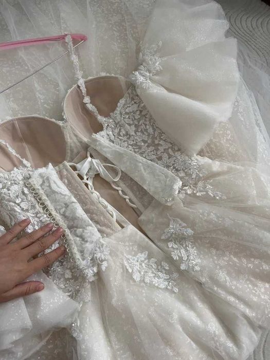 Нежна и елегантна булченска рокля