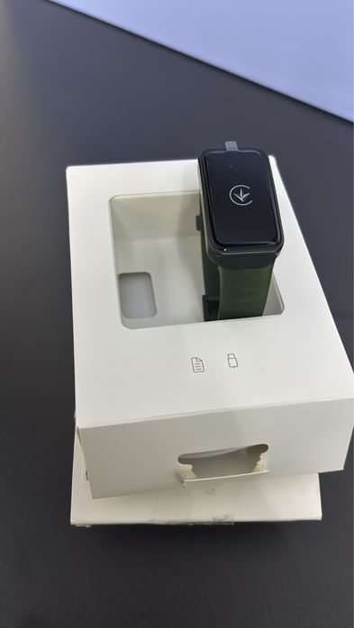 Продава се часовник Huawei band !