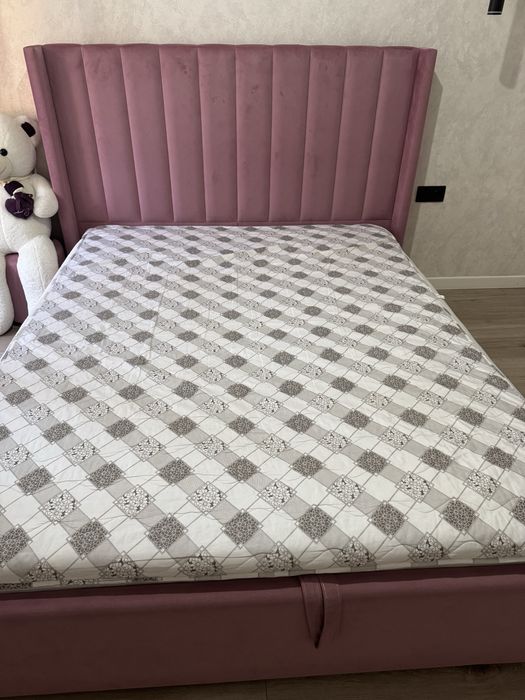 Продаю кровать 160*200 с матрасом