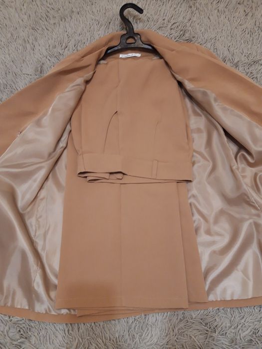 Продаю костюм    женский