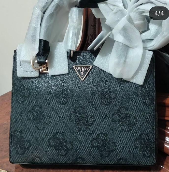 Продажа сумки от бренда Guess
