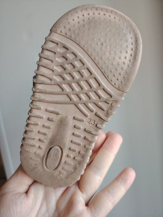 Отдам 23 размер на девочку