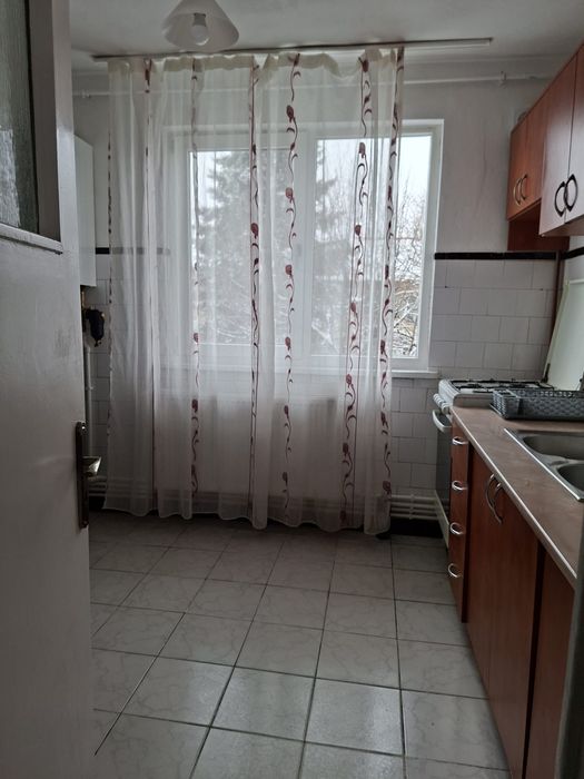 Inchiriez apartament cu 3 camere,Str Petre Ispirescu