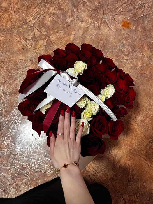 Цветы 51 роза с корзиной