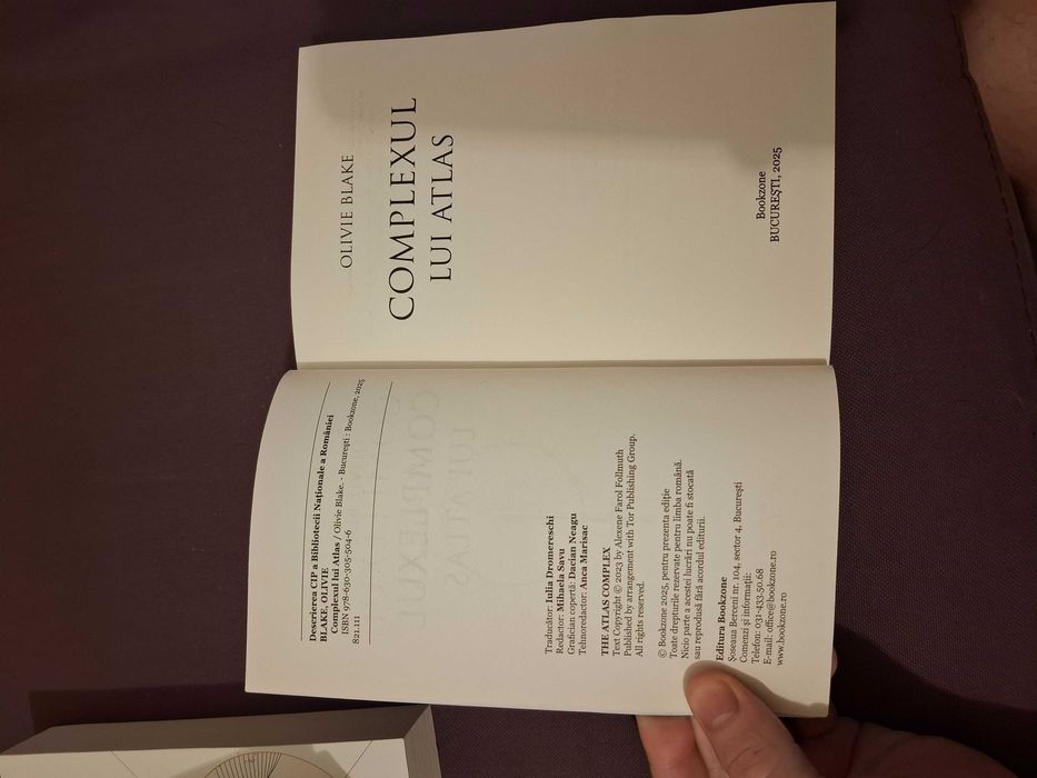 Trilogia COMPLETĂ The Atlas – Olivie Blake stare FOARTE BUNĂ!