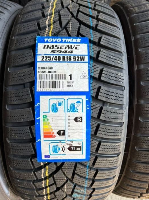 vând 4 anvelope 225/40/18 Toyo de iarnă noi
