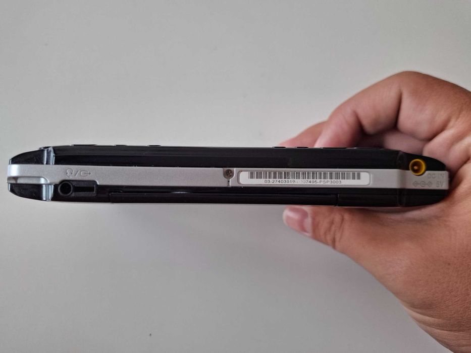 Sony PSP 3000 Playstation Portable - качени много игри