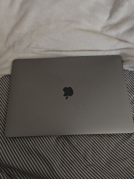 MacBook Pro 16” 2019 i7 / 16GB / 512GB / Radeon / Impecabil