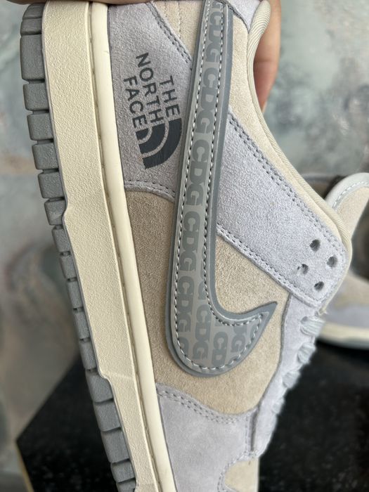 Продам новые кроссовки