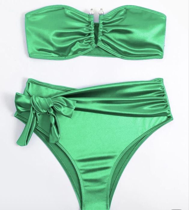 Зелени бански с две части